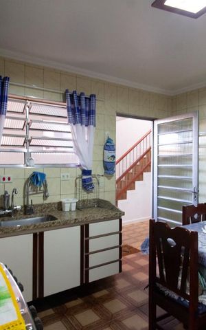 Casa à venda com 290m², 4 quartos e 2 vagas Casa à venda com 290m², 4 quartos e 2 vagasCozinha
