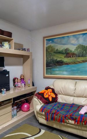 Casa à venda com 130m², 3 quartos e 2 vagas Casa à venda com 130m², 3 quartos e 2 vagasSala