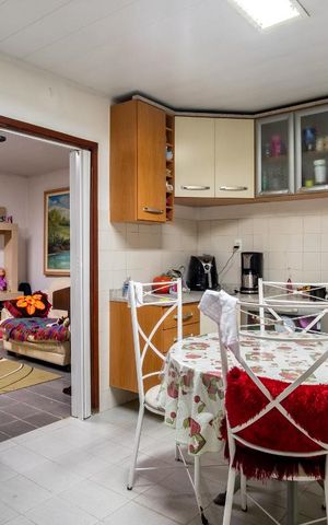 Casa à venda com 130m², 3 quartos e 2 vagas Casa à venda com 130m², 3 quartos e 2 vagasCozinha