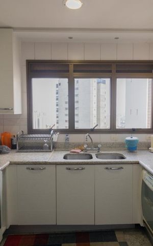 Apartamento à venda com 215m², 4 quartos e 4 vagasCozinha