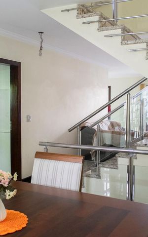 Casa à venda com 330m², 4 quartos e 6 vagasSALA