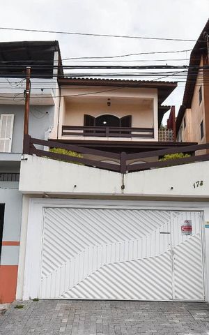 Casa para alugar com 500m², 4 quartos e 2 vagas Casa para alugar com 500m², 4 quartos e 2 vagasFachada