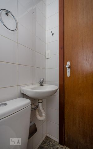 Apartamento para alugar com 110m², 3 quartos e 2 vagas Apartamento para alugar com 110m², 3 quartos e 2 vagasBanheiro de Serviço