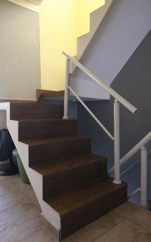 Casa à venda com 150m², 2 quartos e 1 vagaEscada
