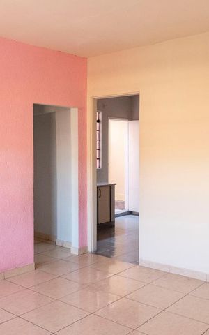 Casa à venda com 65m², 2 quartos e sem vagaSala