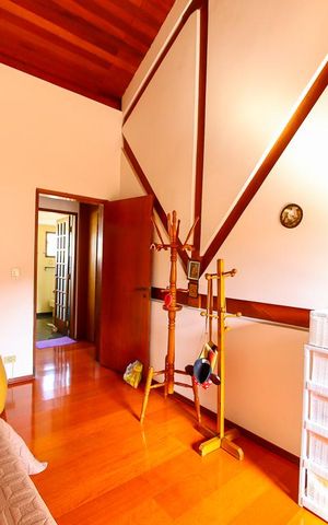 Casa à venda com 780m², 5 quartos e 6 vagas Casa à venda com 780m², 5 quartos e 6 vagasQuarto 2