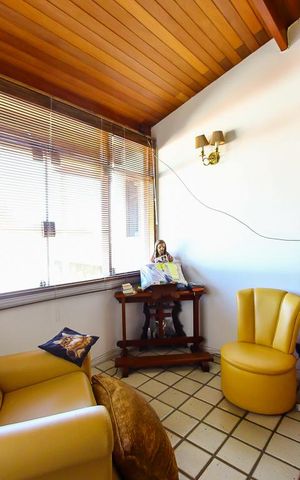 Casa à venda com 780m², 5 quartos e 6 vagas Casa à venda com 780m², 5 quartos e 6 vagasSala de Tv