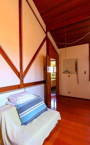 Casa à venda com 780m², 5 quartos e 6 vagas Casa à venda com 780m², 5 quartos e 6 vagasQuarto 1