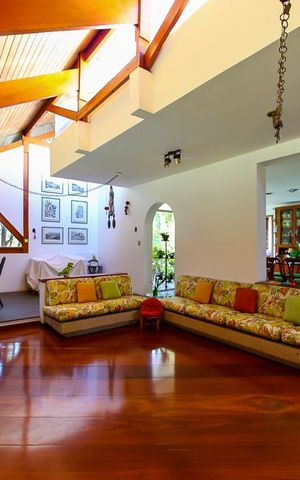 Casa à venda com 780m², 5 quartos e 6 vagas Casa à venda com 780m², 5 quartos e 6 vagasSala de Lareira