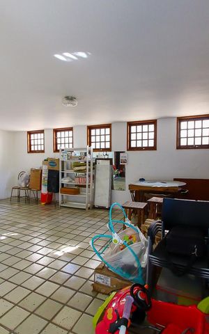 Casa à venda com 780m², 5 quartos e 6 vagas Casa à venda com 780m², 5 quartos e 6 vagasSalao de Jogos