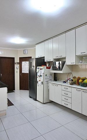 Casa à venda com 340m², 4 quartos e 4 vagasCozinha