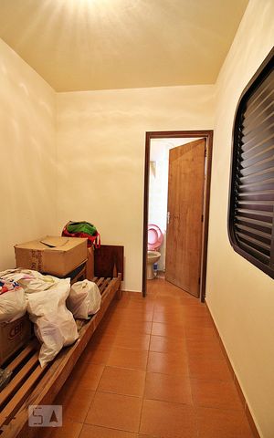 Casa à venda com 340m², 4 quartos e 4 vagasQuarto de Serviço