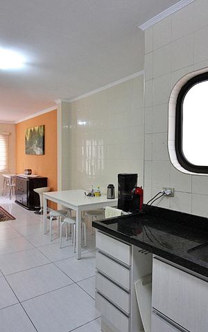 Casa à venda com 340m², 4 quartos e 4 vagasCozinha