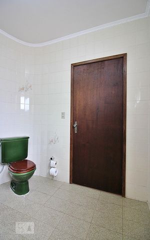 Casa à venda com 340m², 4 quartos e 4 vagasBanheiro da Suíte 2