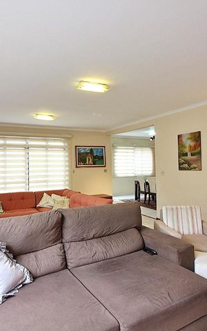 Casa à venda com 340m², 4 quartos e 4 vagasSala