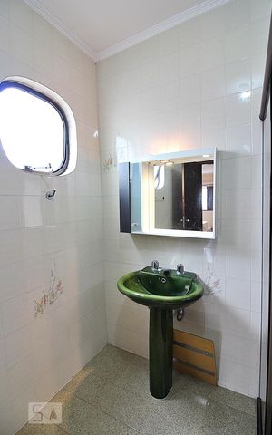 Casa à venda com 340m², 4 quartos e 4 vagasBanheiro da Suíte 2