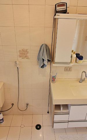 Casa à venda com 340m², 4 quartos e 4 vagasDetalhes do Banheiro da Suíte 1