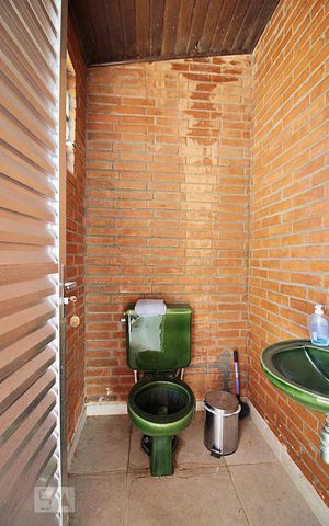 Casa à venda com 340m², 4 quartos e 4 vagasBanheiro 2 externo
