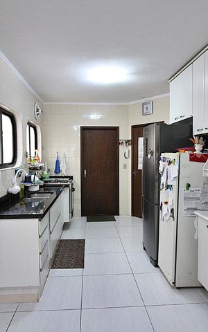Casa à venda com 340m², 4 quartos e 4 vagasCozinha