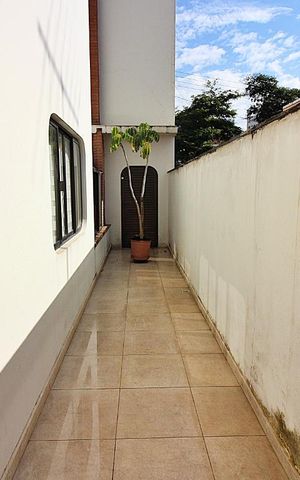 Casa à venda com 340m², 4 quartos e 4 vagasCorredor