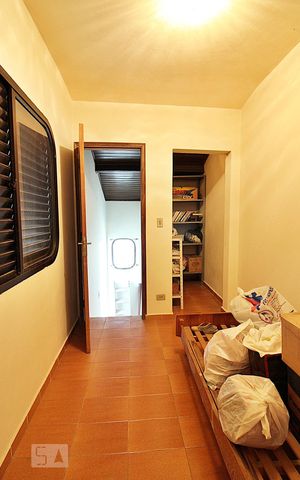 Casa à venda com 340m², 4 quartos e 4 vagasQuarto de Serviço