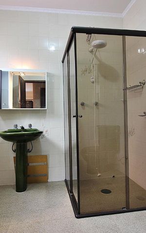 Casa à venda com 340m², 4 quartos e 4 vagasBanheiro da Suíte 2