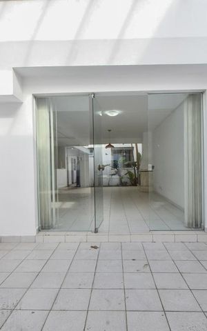 Casa à venda com 360m², 3 quartos e 6 vagasEntrada Casa