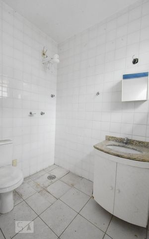 Casa à venda com 360m², 3 quartos e 6 vagasBanheiro 01 Externo