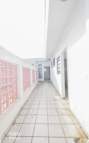 Casa à venda com 360m², 3 quartos e 6 vagasCorredor