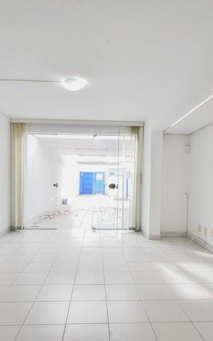 Casa à venda com 360m², 3 quartos e 6 vagasSala 01