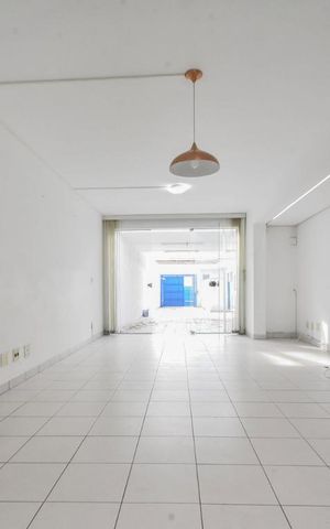 Casa à venda com 360m², 3 quartos e 6 vagasSala 01