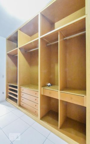 Casa à venda com 360m², 3 quartos e 6 vagasCloset Suíte 01