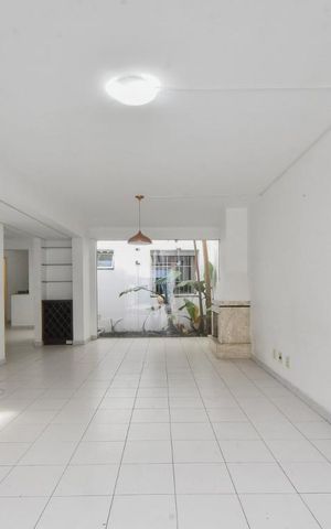 Casa à venda com 360m², 3 quartos e 6 vagasSala 01