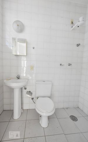 Casa à venda com 360m², 3 quartos e 6 vagasBanheiro Suíte Externa 02