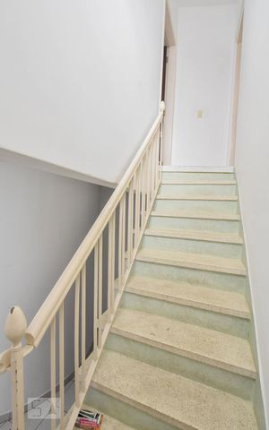 Casa à venda com 360m², 3 quartos e 6 vagasEscada