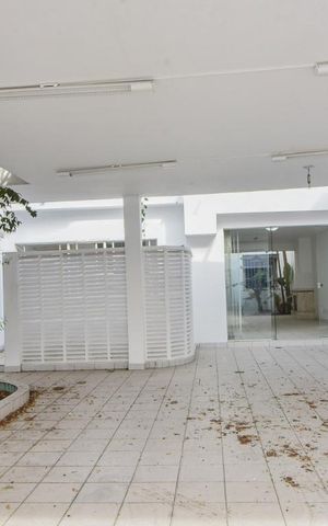 Casa à venda com 360m², 3 quartos e 6 vagasEntrada Casa