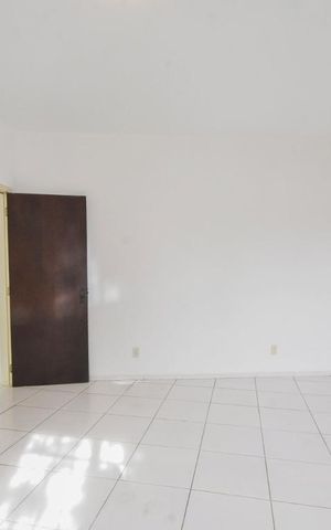 Casa à venda com 360m², 3 quartos e 6 vagasSuíte 01