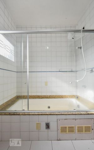 Casa à venda com 360m², 3 quartos e 6 vagasBanheiro Suíte 01