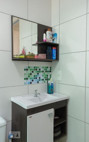 Apartamento para alugar com 42m², 2 quartos e 1 vagaDetalhe do banheiro