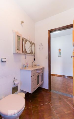 Casa à venda com 120m², 3 quartos e 1 vagaBanheiro 