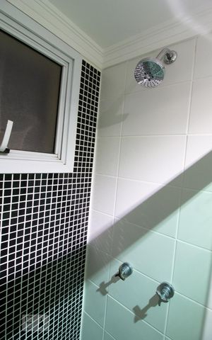 Apartamento à venda com 55m², 2 quartos e 1 vaga Apartamento à venda com 55m², 2 quartos e 1 vagaDetalhe banheiro