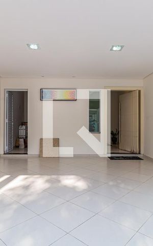 Casa à venda com 195m², 3 quartos e 4 vagas Casa à venda com 195m², 3 quartos e 4 vagasGaragem