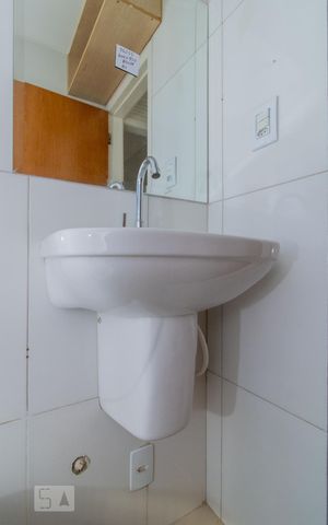 Apartamento à venda com 44m², 2 quartos e 1 vaga Apartamento à venda com 44m², 2 quartos e 1 vagaDetalhe do Banheiro