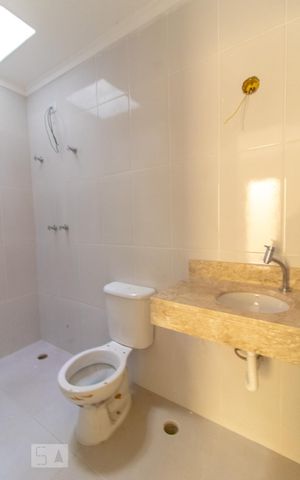 Casa à venda com 135m², 3 quartos e 4 vagas Casa à venda com 135m², 3 quartos e 4 vagasBanheiro da Suíte 2