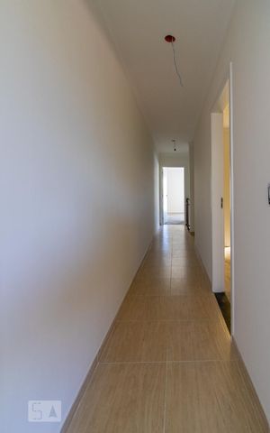 Casa à venda com 135m², 3 quartos e 4 vagas Casa à venda com 135m², 3 quartos e 4 vagasCorredor