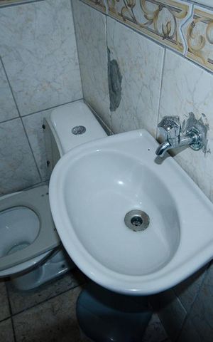 Casa à venda com 50m², 3 quartos e 1 vaga Casa à venda com 50m², 3 quartos e 1 vagaBanheiro