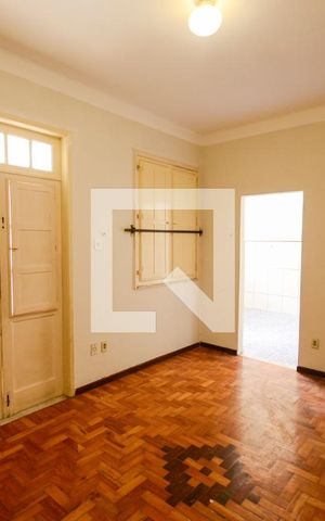 Casa à venda com 140m², 2 quartos e sem vaga Casa à venda com 140m², 2 quartos e sem vagaSala