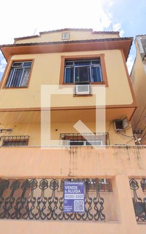 Casa à venda com 140m², 2 quartos e sem vaga Casa à venda com 140m², 2 quartos e sem vagaFachada