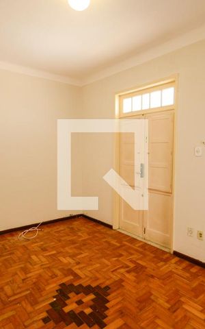 Casa à venda com 140m², 2 quartos e sem vaga Casa à venda com 140m², 2 quartos e sem vagaSala