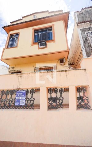 Casa à venda com 140m², 2 quartos e sem vaga Casa à venda com 140m², 2 quartos e sem vagaFachada